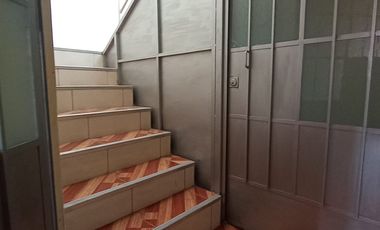 SE VENDE CASA DE 3 PISOS + AZOTEA CON 2 COCHERAS  +07 DORMITORIOS +05 BAÑOS  A MINUTOS DEL MALL PURUCHUCO