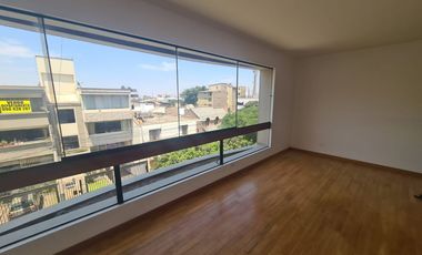 Departamento impecable de 3 dormitorios de buen tamano a pasos del parque.
