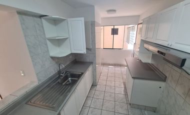 Departamento impecable de 3 dormitorios de buen tamano a pasos del parque.