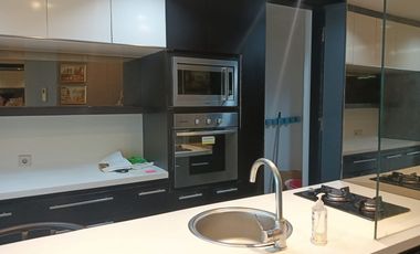 FOR RENT 3 BEDROOMS SEMI FURNISHED APARTEMENT KEMANG VILLAGE SOUTH JAKARTA