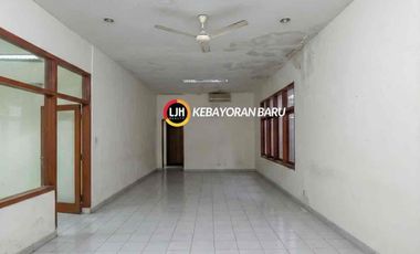 Rumah Hitung Tanah SELANGKAH ke Blok M Plaza!
Kebayoran Baru, Jakarta Selatan