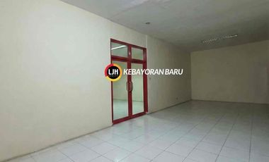 Rumah Hitung Tanah SELANGKAH ke Blok M Plaza!
Kebayoran Baru, Jakarta Selatan