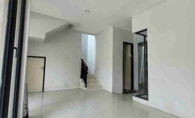 Disewakan Rumah 2 Lantai. Pondok Tjandra  Waru Surabaya