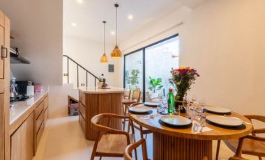 Vila dua lantai baru di lokasi prestisius dekat laut!