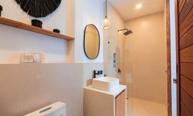 Vila dua lantai baru di lokasi prestisius dekat laut!