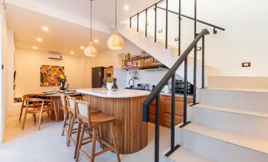 Vila dua lantai baru di lokasi prestisius dekat laut!