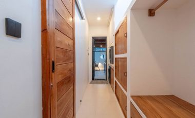 Vila dua lantai baru di lokasi prestisius dekat laut!