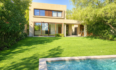 Casa Mediterránea en Piedra Roja | 3D + Piscina y Quincho | 504 m² Terreno