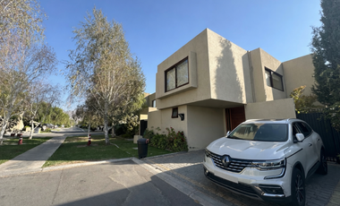 Casa Mediterránea en Piedra Roja | 3D + Piscina y Quincho | 504 m² Terreno