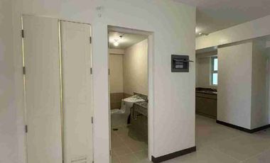 Prisma Residences 2 bedrooms end unit plus parking for rent near Rembo Makati & Kalayaan C5 access road to BGC Taguig