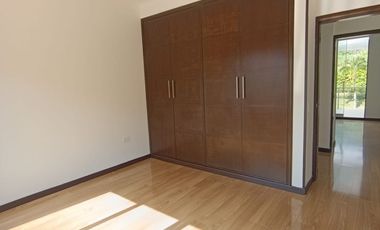 VENDO HERMOSA CASA CONJUNTO CALATRVA