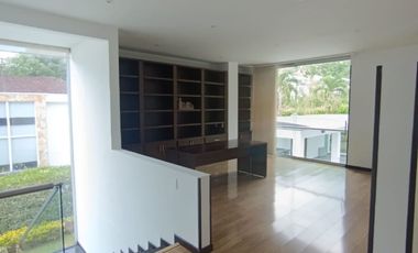 VENDO HERMOSA CASA CONJUNTO CALATRVA