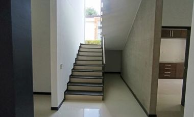 VENDO HERMOSA CASA CONJUNTO CALATRVA