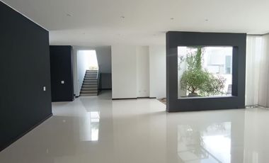 VENDO HERMOSA CASA CONJUNTO CALATRVA