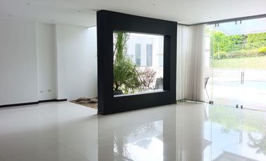 VENDO HERMOSA CASA CONJUNTO CALATRVA