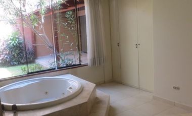 DPTO TRIPLEX EN SAN BORJA  DE 3 HABIT, 4 BAÑOS, JARDIN $ 360,000