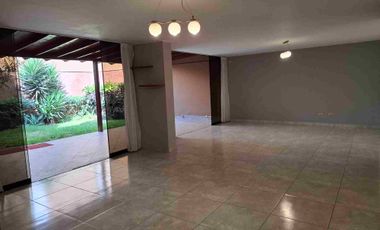 DPTO TRIPLEX EN SAN BORJA  DE 3 HABIT, 4 BAÑOS, JARDIN $ 360,000