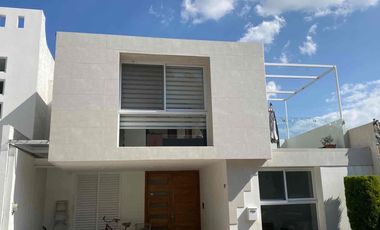 Casa amueblada con recámara en planta baja