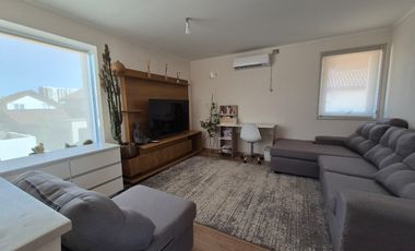 Se arrienda excelente casa en Condominio Estancia Las Rastras