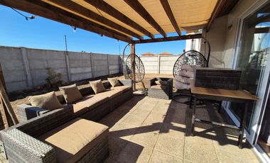 Se arrienda excelente casa en Condominio Estancia Las Rastras