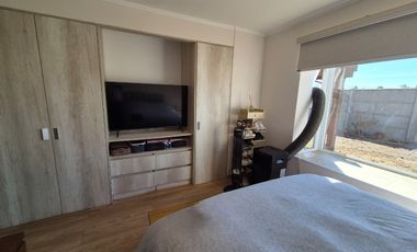 Se arrienda excelente casa en Condominio Estancia Las Rastras