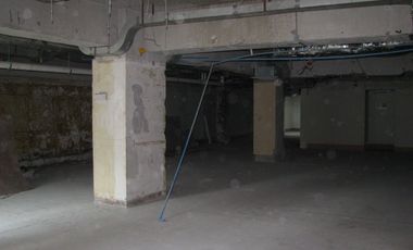 ARRIENDO Local comercial de 684,17 m2, Metro El Golf, Las Condes