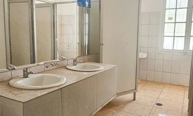 Amplia Planta libre Local Comercial arriendo en Providencia