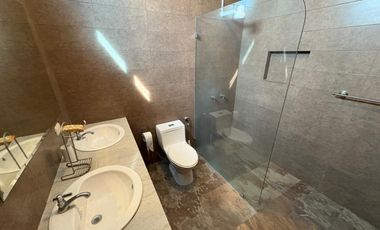 SE VENDE CASA 3 PISOS URBNAIZACION ACAPULCO CON SALIDA AL MAR Y SEGURIDAD