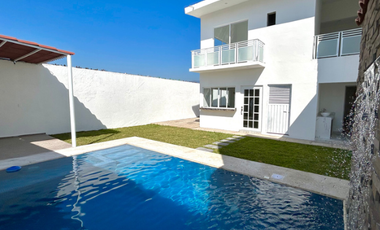 CASA EN VENTA, CON ALBERCA, YAUTEPEC, MORELOS