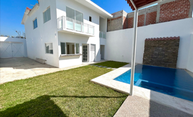 CASA EN VENTA, CON ALBERCA, YAUTEPEC, MORELOS