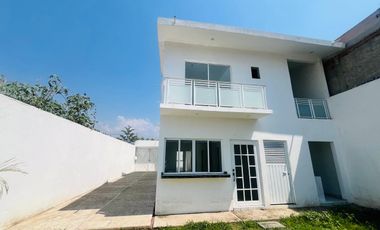 CASA EN VENTA, CON ALBERCA, YAUTEPEC, MORELOS