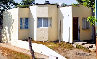 VENTA DE CASA EN TECOMAN,