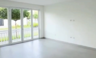 Venta de casa cuatro dormitorios Aires Norte, Samborondon con piscina
