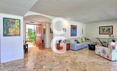 Casa en Venta en Cancún en Residencial Isla Dorada con Terraza frente a Muelle