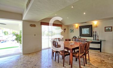 Casa en Venta en Cancún en Residencial Isla Dorada con Terraza frente a Muelle