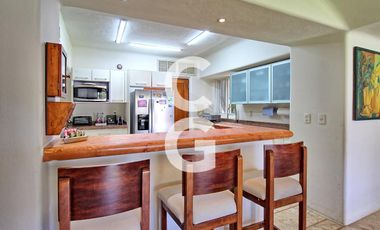 Casa en Venta en Cancún en Residencial Isla Dorada con Terraza frente a Muelle