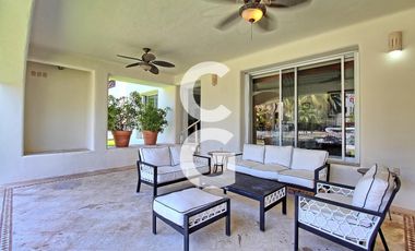 Casa en Venta en Cancún en Residencial Isla Dorada con Terraza frente a Muelle