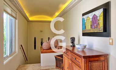 Casa en Venta en Cancún en Residencial Isla Dorada con Terraza frente a Muelle