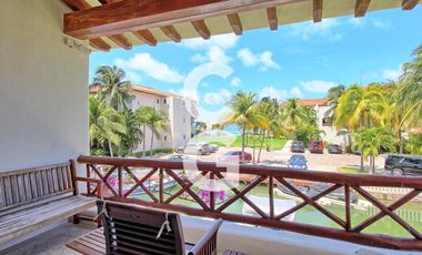 Casa en Venta en Cancún en Residencial Isla Dorada con Terraza frente a Muelle