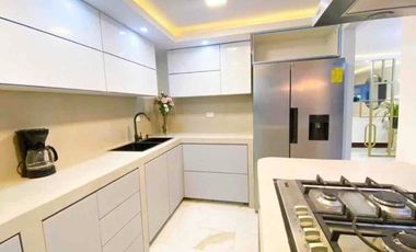 HERMOSA CASA EN VENTA SECTOR NORTE DE QUITO cerquita al Portal Shopping