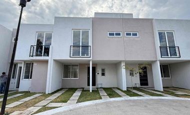 CASA EN VENTA EN JARDINES DEL VALLE