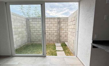 CASA EN VENTA EN JARDINES DEL VALLE