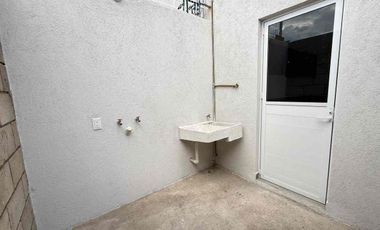 CASA EN VENTA EN JARDINES DEL VALLE