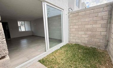 CASA EN VENTA EN JARDINES DEL VALLE