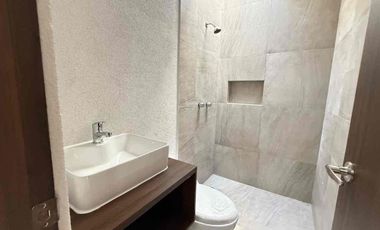 CASA EN VENTA EN JARDINES DEL VALLE