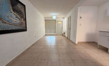 Casa en venta de 3 recámaras en proivada cerrada con alberca | Fracc. Las Garzas
