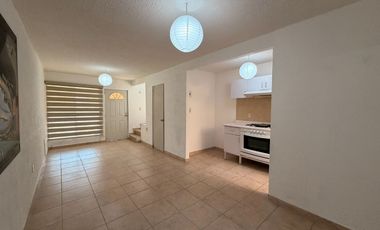 Casa en venta de 3 recámaras en proivada cerrada con alberca | Fracc. Las Garzas