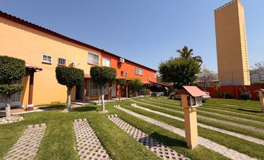 Casa en venta de 3 recámaras en proivada cerrada con alberca | Fracc. Las Garzas