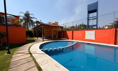 Casa en venta de 3 recámaras en proivada cerrada con alberca | Fracc. Las Garzas
