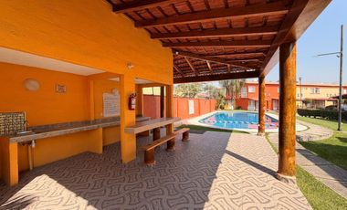 Casa en venta de 3 recámaras en proivada cerrada con alberca | Fracc. Las Garzas